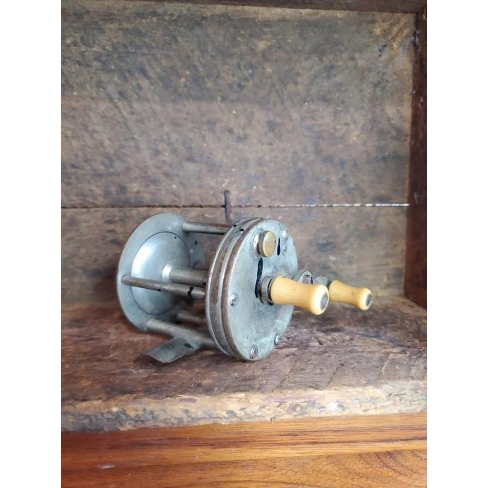Vintage South Bend Oreno No 1000 Anti-Back-Lash Level Winding Casting Reel USA